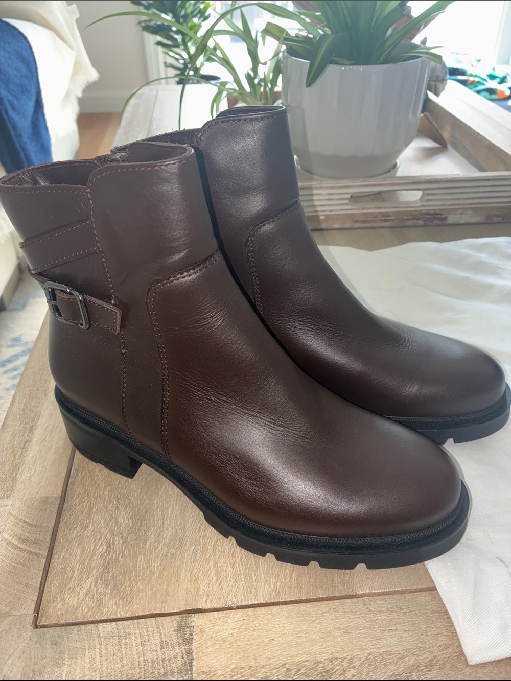 La CANADIENNE Women’s Shai Boots •Brown• Size 6